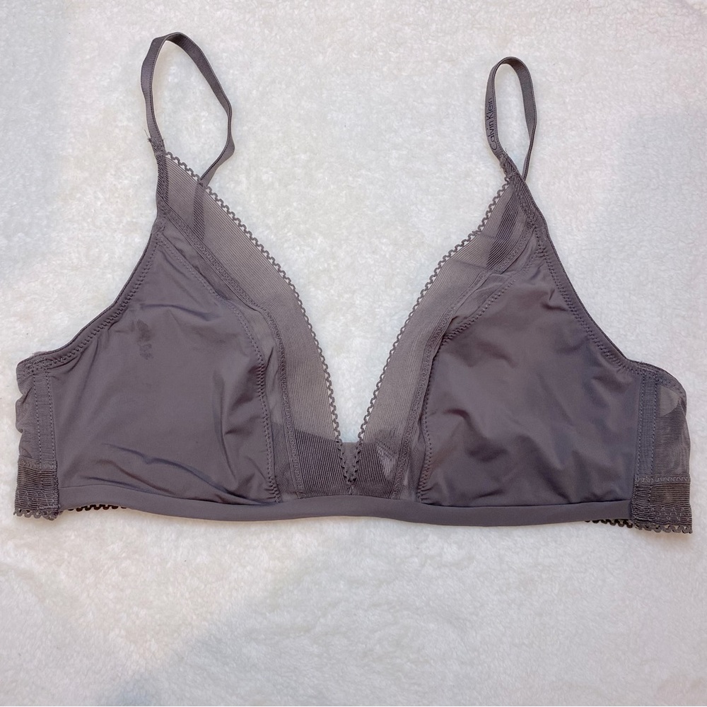 Calvin Klein Women's Form to Body Lightly Lined Triangle Bralette